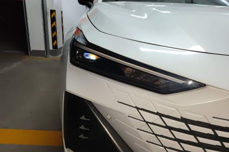 Used CHANGAN UNI-V 2022 1.5T Excellence Model Right Front Headlight