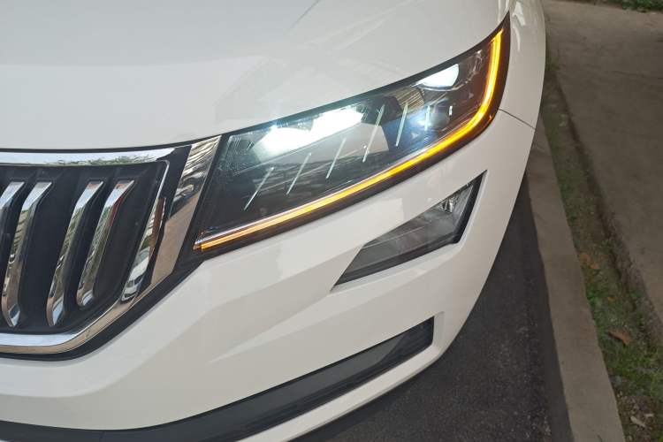 Used Skoda Kodiaq 2018 Facelifted TSI330 5-Seater Two-Wheel-Drive Luxury Enjoyment Edition Left Front Headlight