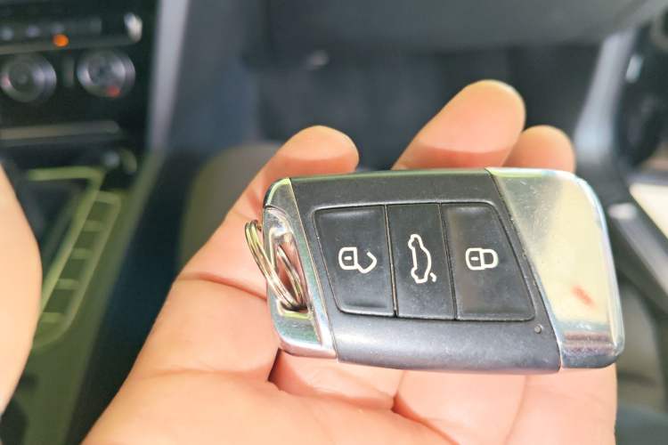 Used Volkswagen Magotan 2018 330TSI DSG Advanced Model Vehicle Key