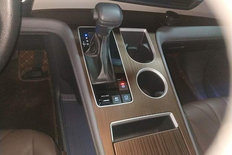 Used Toyota SIENNA 2021 2.5L Hybrid Comfort Edition Gear Lever