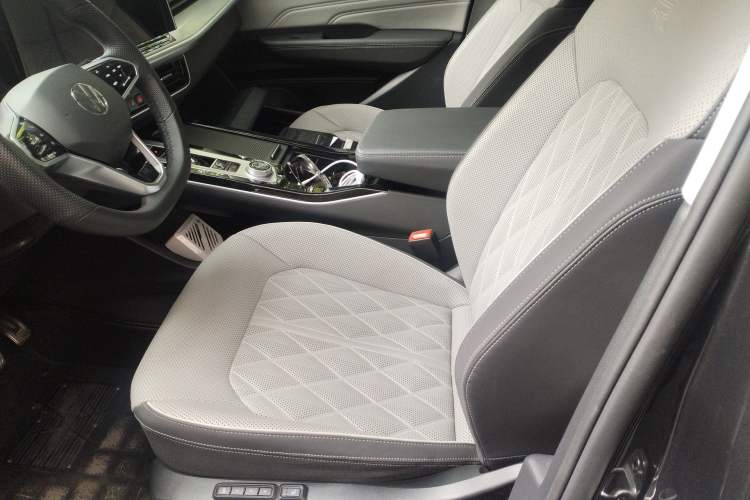 Used Volkswagen Tavendor 2023 380TSI Four-Wheel Drive R-Line Cruise Edition Left Front Seat