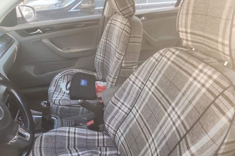 Used Volkswagen Bora 2014 1.6L Manual Fashion Edition Left Front Seat