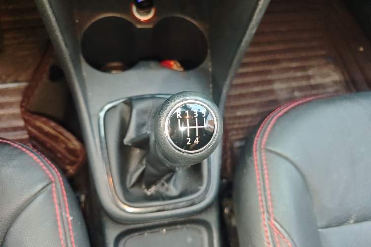 Used Volkswagen Polo 2013 1.4L Manual Comfort Edition Gear Lever