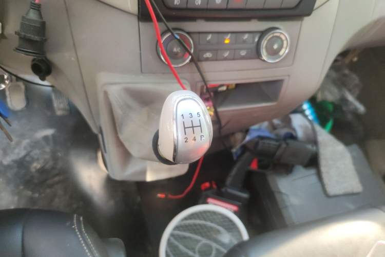 Used JAC Group Sunray 2019 1.9T Fuel-Efficient Platinum Edition 5-9 Seater Star Express Gear Lever