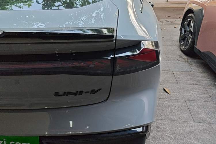 Used CHANGAN UNI-V 2022 2.0T Leading-Speed Edition