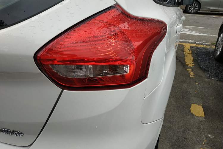 Used Ford Focus 2018 Hatchback Classic 1.6L Automatic Trendy SmartDrive Edition
