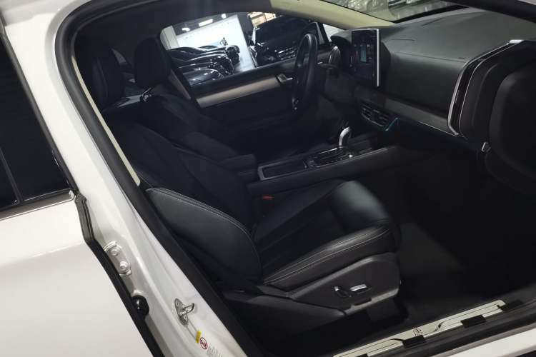 Used BYD Tang 2018 2.0T Automatic SmartConnect Prestige 7-Seater China V Standard Right Front Seat