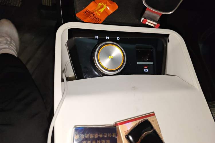 Used MG 4 EV 2022 520 km Luxury Edition Gear Lever