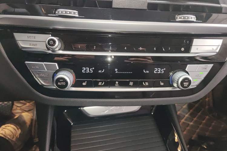 Used BMW X3 2020 xDrive25i Luxury Package Audio And AC Panel