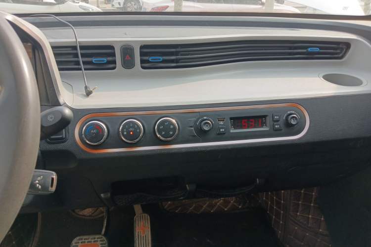 Used Wuling Hongguang MINIEV 2020 Zizai Version Lithium-NMC Audio And AC Panel