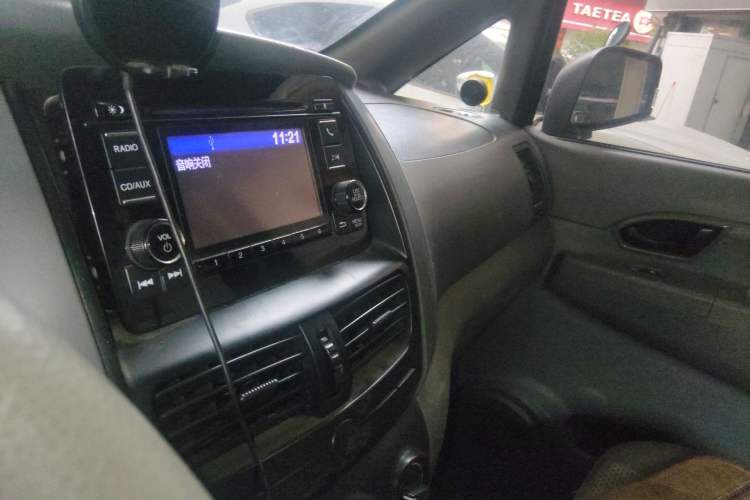 Used Dongfeng Shuaike 2013 Revised Version 1.5L Manual Comfort Trim 7 Seats China IV Standard
