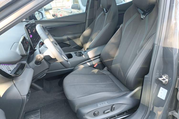 Used Volkswagen ID.UNYX 2024 Pro Long-Range Version