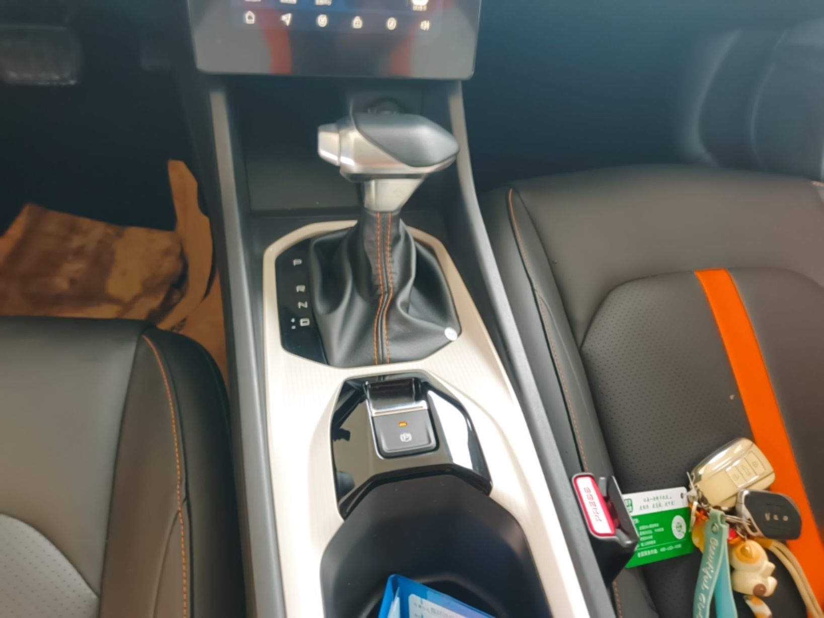 Dongfeng Aeolus Yixuan 2023 1.5L Automatic Glory Edition — снимка 16