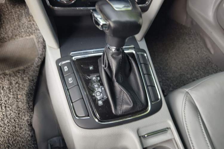 Used Skoda Superb 2009 1.8TSI Automatic Prestige Edition Gear Lever