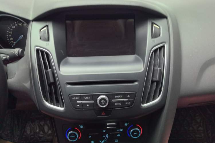 Used Ford Focus 2015 Hatchback EcoBoost 180 Automatic Elite Model Audio And AC Panel