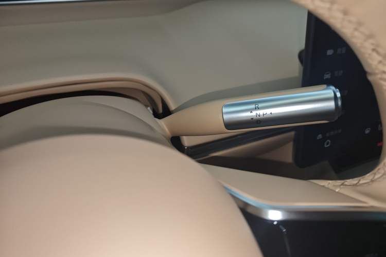 Used Hima Luxeed R7 2024 All-Electric 736 km Ultra Gear Lever