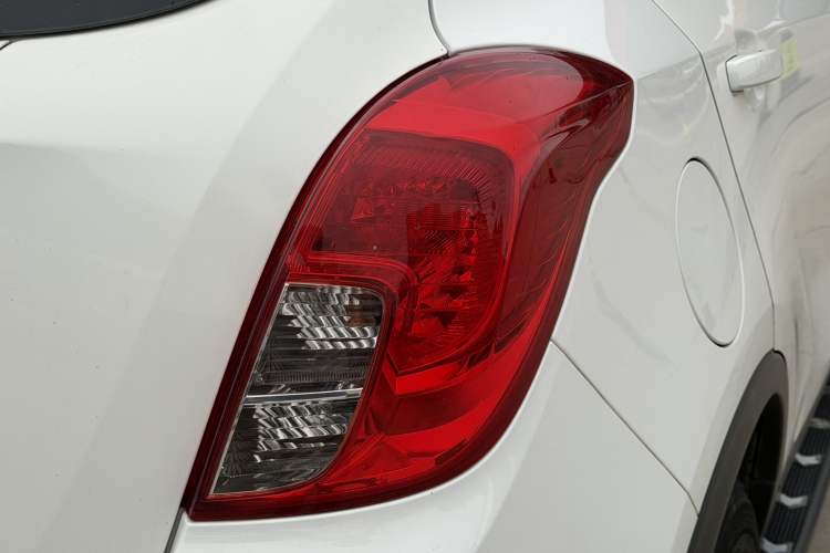Used Buick Encore 2015 1.4T Automatic Two-Wheel Drive Urban Elite Version Right Rear Taillight