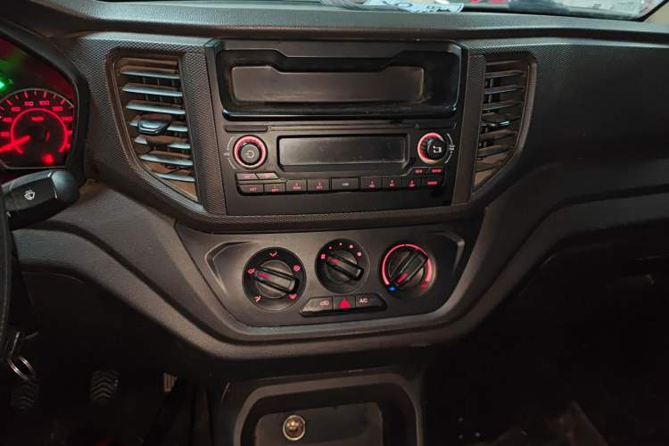 Used Wuling Hongguang V 2022 1.5L Jingqu Version Hydraulic Power Steering LAR