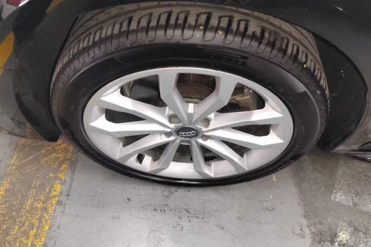 Used Audi A4L 2019 40 TFSI Fashion Edition China VI Emission Standard Left Front Wheel Hub