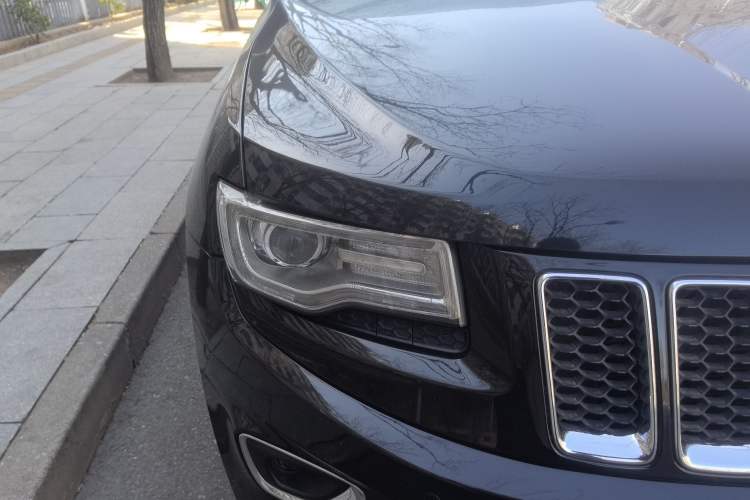 Used Jeep Grand Cherokee 2015 3.6L Luxury Navigation Edition
