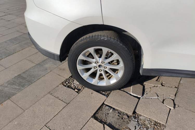 Used Haval H2 2017 Blue Label 1.5T Manual Two-Wheel Drive Elite Model Right Rear Wheel Hub