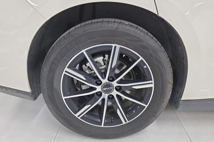 Used BYD Seal 06 New Energy 2024 DM-i 120KM Luxury Model Right Rear Wheel Hub