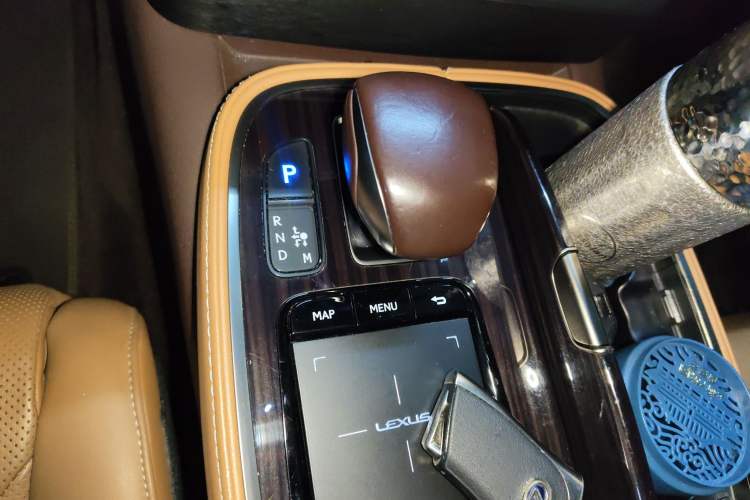 Used Lexus LS 2020 500h Excellence Edition China VI standard Gear Lever