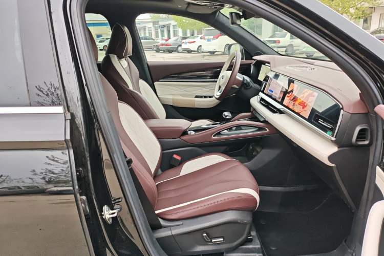 Used Geely Auto Monjaro L 2021 2.0TD DCT EVO Two-Wheel Drive Smart Luxury Version Right Front Seat