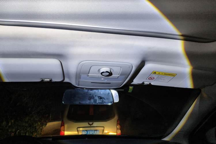 Used Roewe RX5 2016 20T Two-Wheel Drive Automatic Internet Smart Edition
