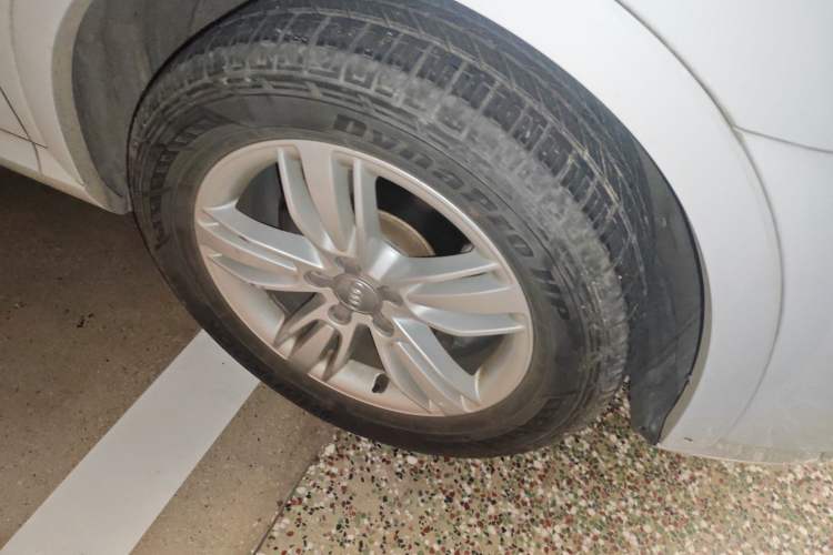 Used Audi Q3 2013 35 TFSI quattro Comfort Model Right Front Wheel Hub