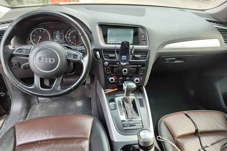 Used Audi Q5 2015 40 TFSI Technology Edition Center Console