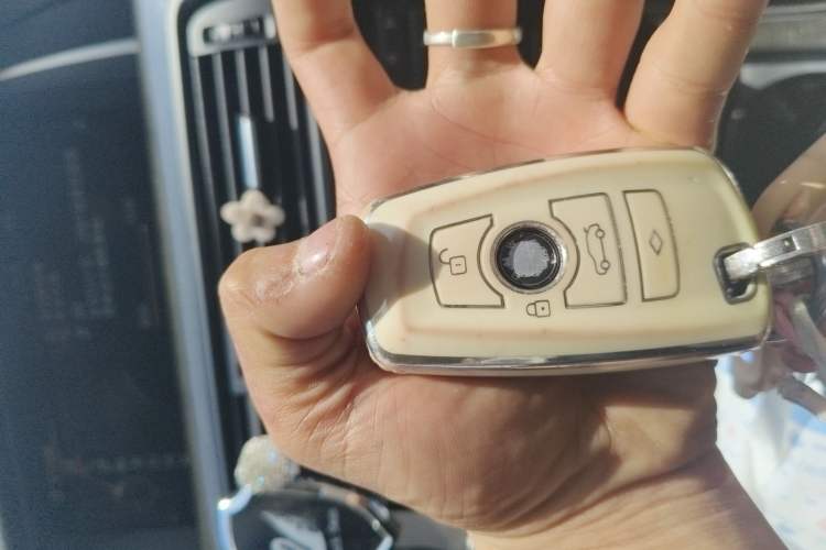 Used BMW 5 Series 2014 525Li Luxury Design Package Vehicle Key