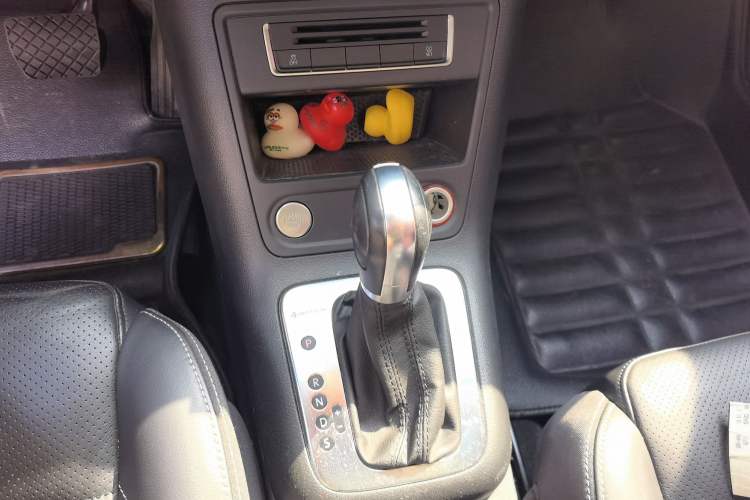 Used Volkswagen Tiguan 2016 300TSI Automatic All-Wheel Drive Luxury Edition Gear Lever