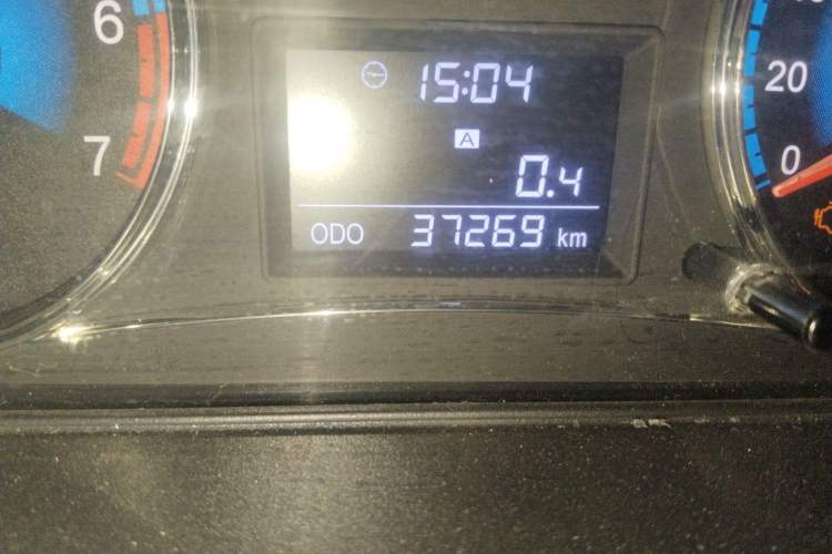 Used Dongfeng Fengon 370 2016 1.5L Manual Luxury Version SFG15-02 7 Seats
