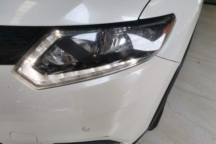 Used Nissan X-Trail 2014 2.5L CVT Leading Edition 4WD
