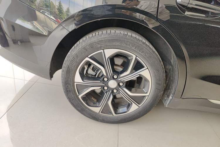 Used Hongqi E-QM5 2023 Base Travel Edition Right Rear Wheel Hub