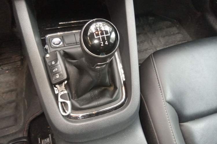 Used Volkswagen Sagitar 2018 1.6L Manual Comfort Model Gear Lever