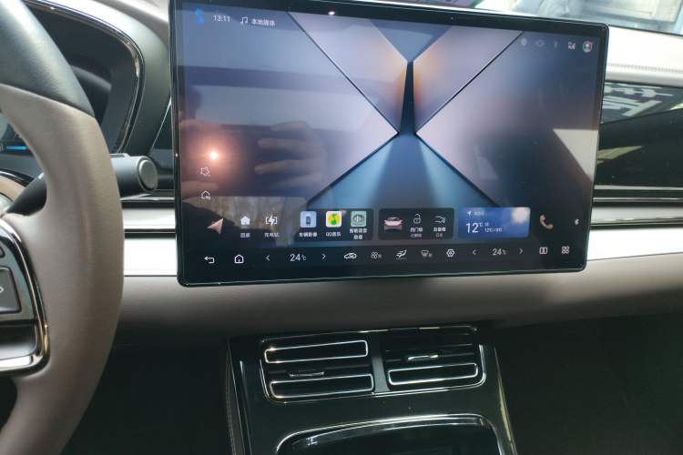 Used BYD Han 2024 DM-i Glory Edition 121KM Elite Model Audio And AC Panel