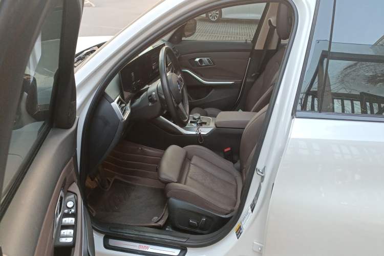 Used BMW i3 2023 eDrive 40 L Midnight Sports Package
