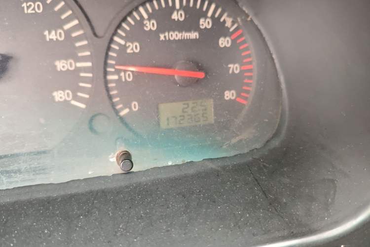 Used Jinbei Hiace 2011 2.0L 5th Generation Kuaiyunwang Standard Version 4G19 Odometer Close Up