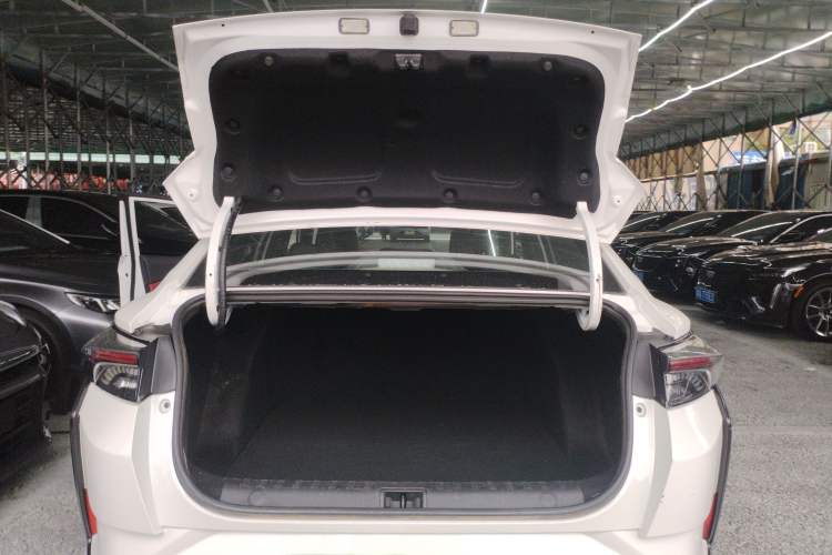 Used Dongfeng Aeolus Yixuan 2021 230T Automatic Zuiying Knight Edition Trunk