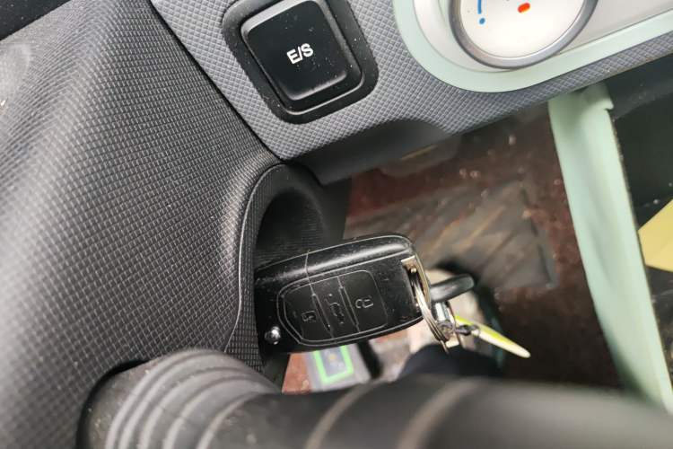 Used Wuling Hongguang MINIEV 2022 Macaron Premium Model – Lithium Iron Phosphate Vehicle Key