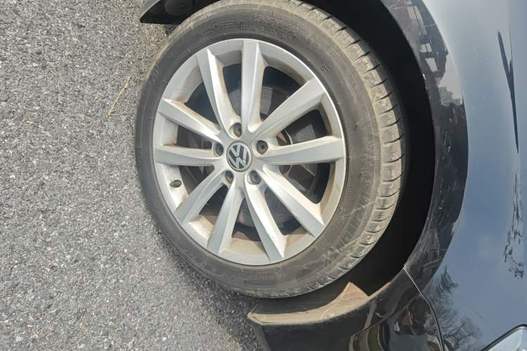 Used Volkswagen Magotan 2012 Facelift 1.8TSI Prestige Model Right Front Wheel Hub