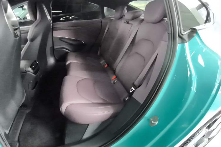 Used Xiaomi Auto SU7 2024 Rear-Drive Ultra-Long Range Advanced Pro-Level Intelligent Driving Version Left Rear Seat