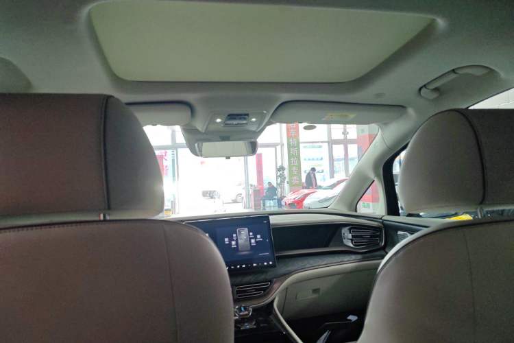 Used Denza D9 2022 DM-i 1040 Prestige Model