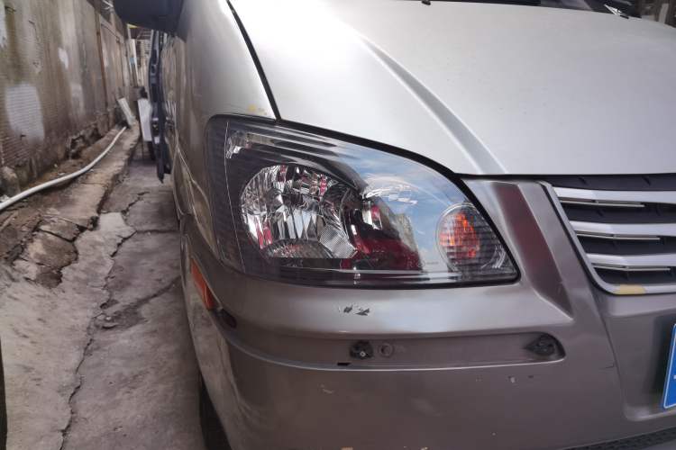 Used FORTHING Lingzhi 2013 M3 1.6L 7-Seater Comfort Model Right Front Headlight