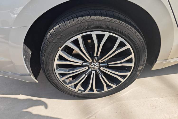 Used Volkswagen Phideon 2018 Revised Version 380TSI Two-Wheel Drive Business Edition
