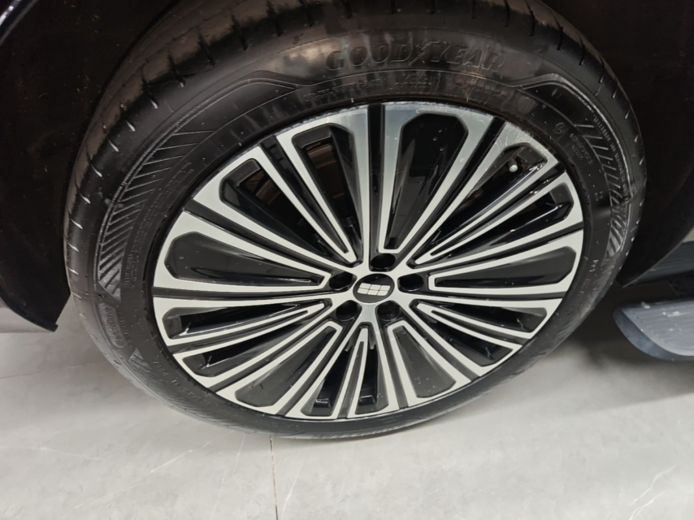Geely Galaxy M9 2025 Model 210km Four-Wheel-Drive Leading Edition — снимка 11