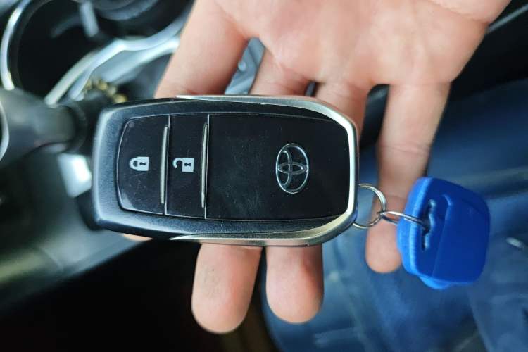 Used Toyota Highlander 2018 2.0T Four-Wheel Drive Luxury Edition 7 Seats China V Emission Standard