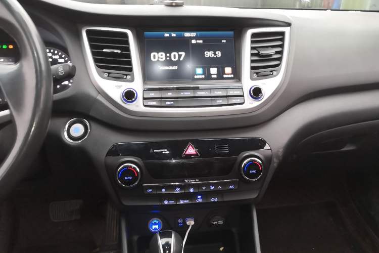 Used Hyundai Tucson 2018 1.6T Dual-Clutch Two-Wheel Drive 15th Anniversary Special Edition